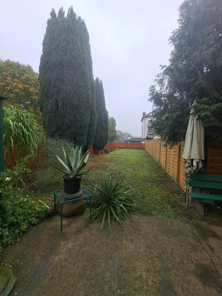 Zadbane piętro domu z ogródkiem (14)