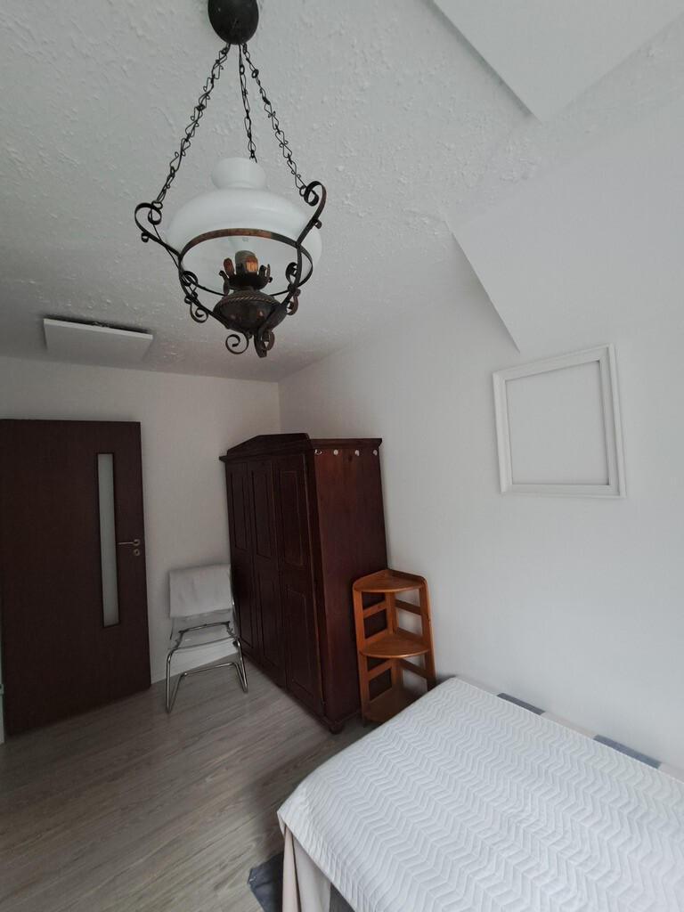 Zadbane piętro domu z ogródkiem (6)