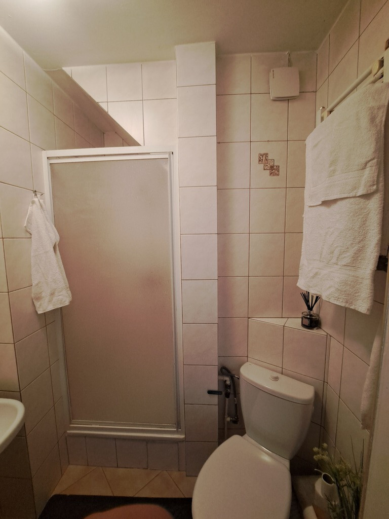 Zadbane piętro domu z ogródkiem (11)