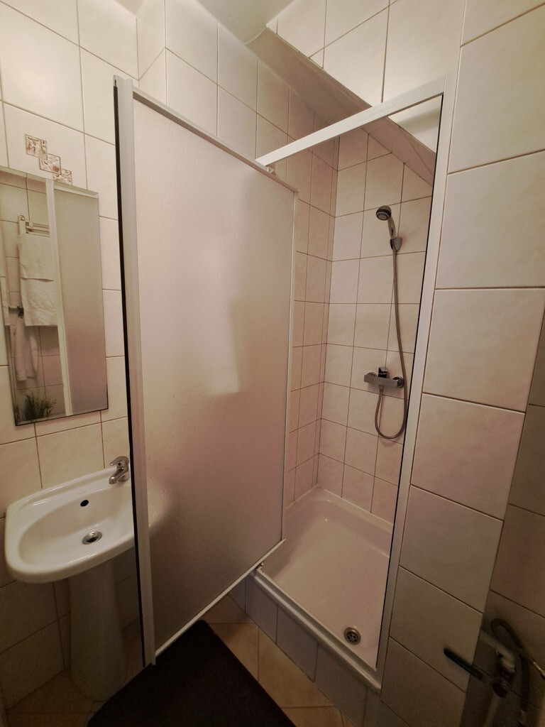 Zadbane piętro domu z ogródkiem (12)