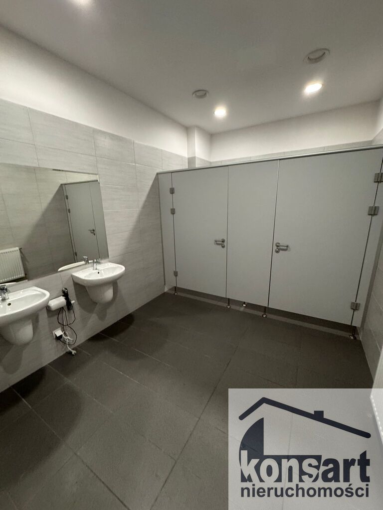 Lokal z  witrynami w stylu loftowym na prawobrzeżu (15)