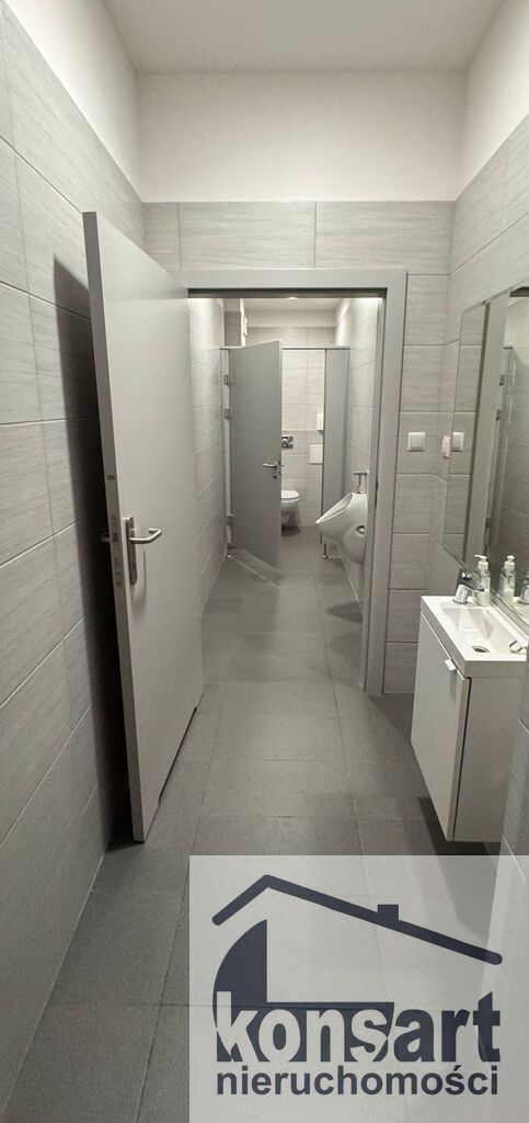 Lokal z  witrynami w stylu loftowym na prawobrzeżu (16)