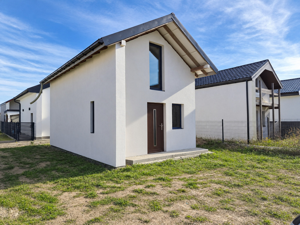 DOMEK ROD + garaż + m. postojowe (1)