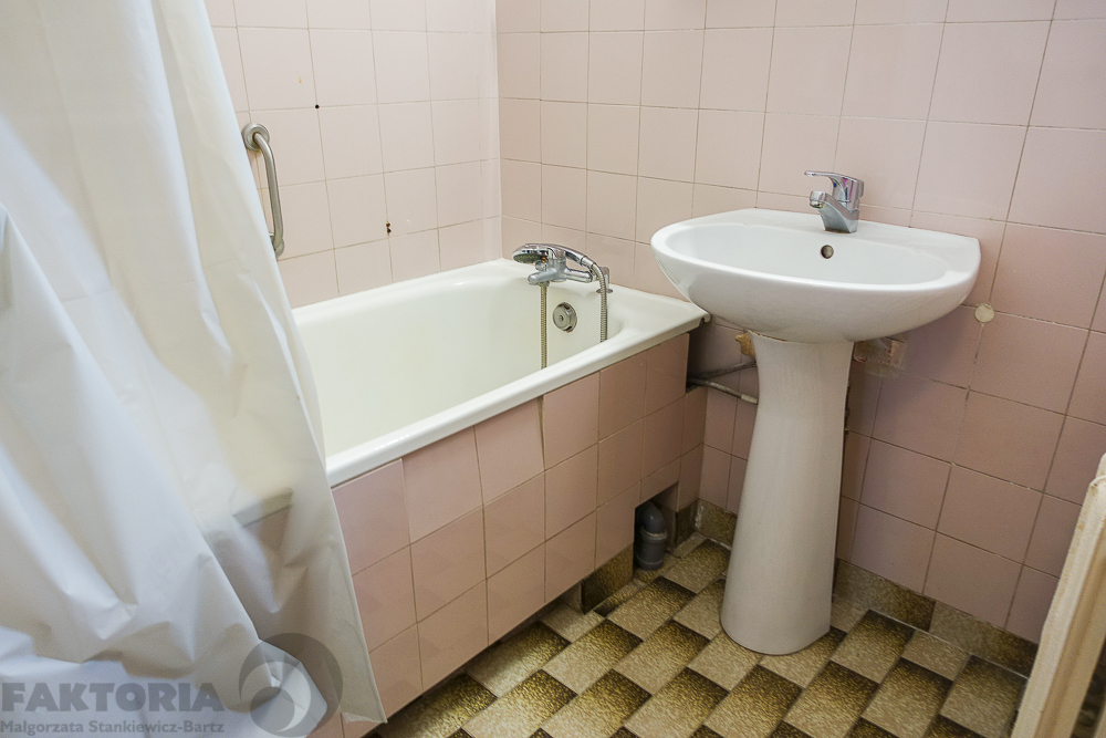 Parter domu, ogród, garaż, piwnica 690.000 zł (12)