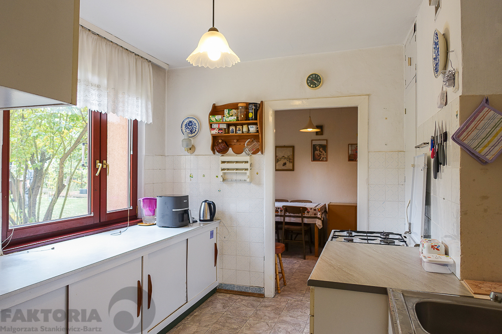 Parter domu, ogród, garaż, piwnica 690.000 zł (24)
