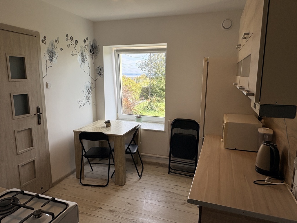 Parter domu 60m2, 3 pokoje, piękny widok na wodę i winnicę, ogród (6)