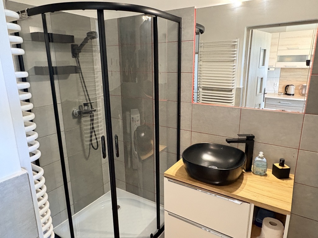 Parter domu 60m2, 3 pokoje, piękny widok na wodę i winnicę, ogród (11)
