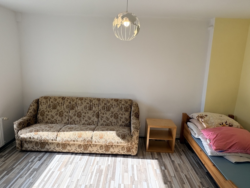 Parter domu 60m2, 3 pokoje, piękny widok na wodę i winnicę, ogród (8)