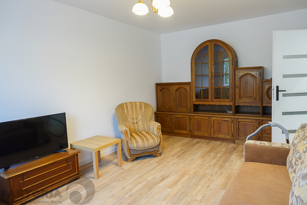 os. Książąt Pomorskich 2 pok. 46m2 2600 zł Ip. (20)