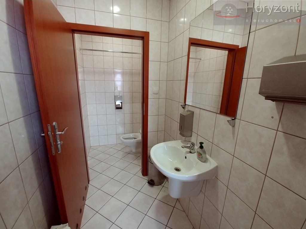 Lokal 150/600m2, serce miasta 70zł/1m2 + vat (16)