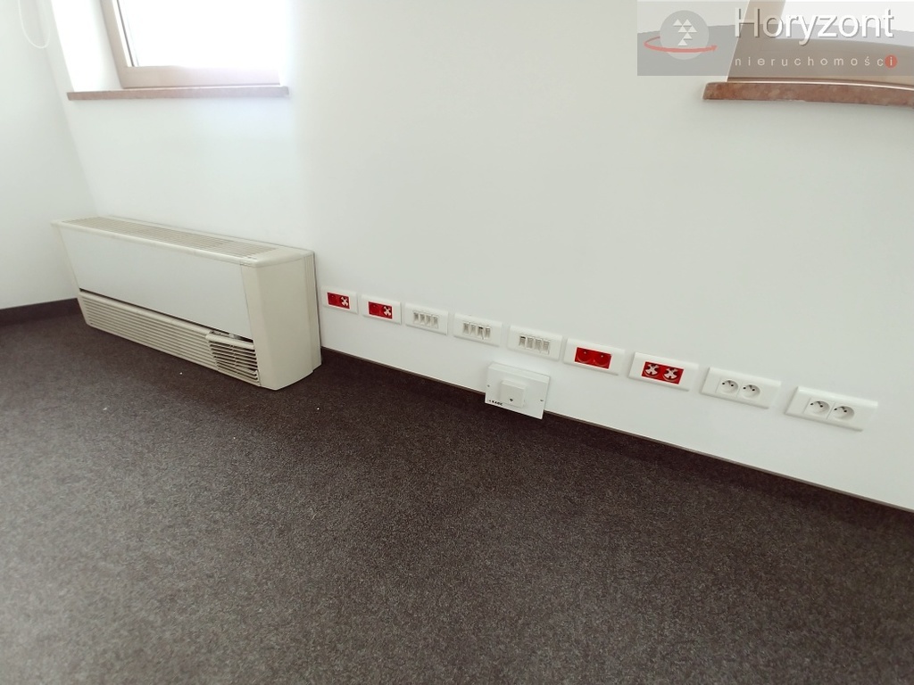 Lokal 150/600m2, serce miasta 70zł/1m2 + vat (15)