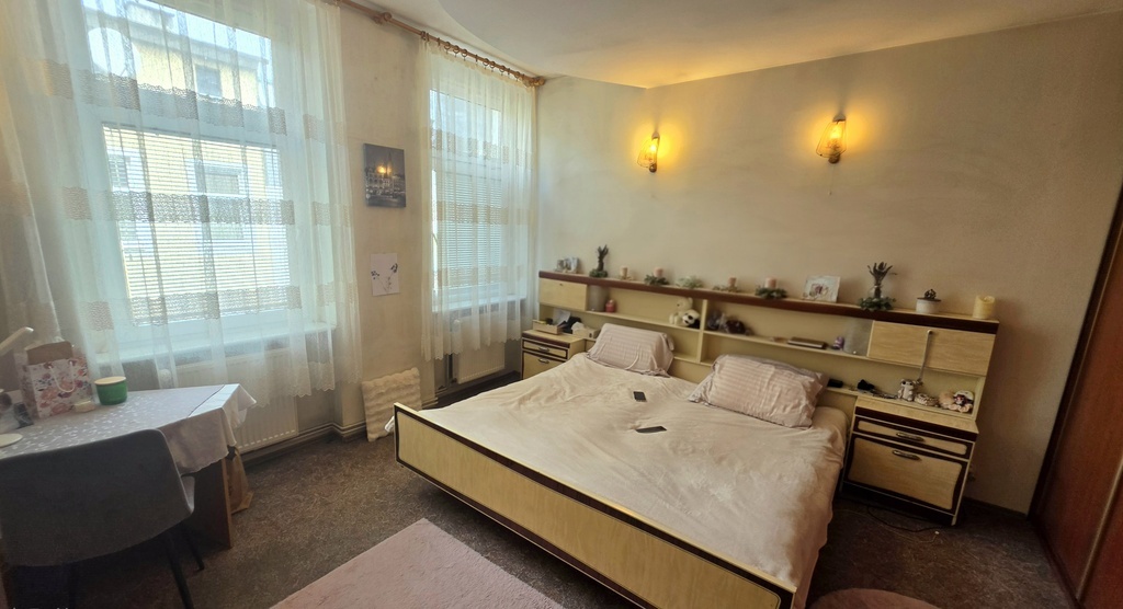 Wyjątkowe, 5-pokojowe mieszkanie w przedwojennej kamienicy, balkon. (2)