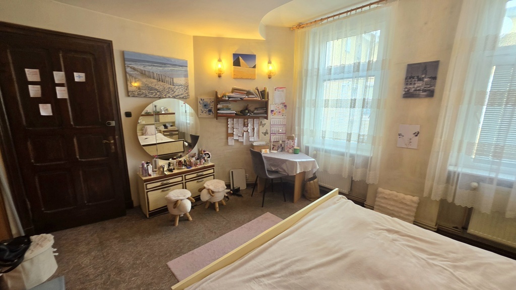 Wyjątkowe, 5-pokojowe mieszkanie w przedwojennej kamienicy, balkon. (11)