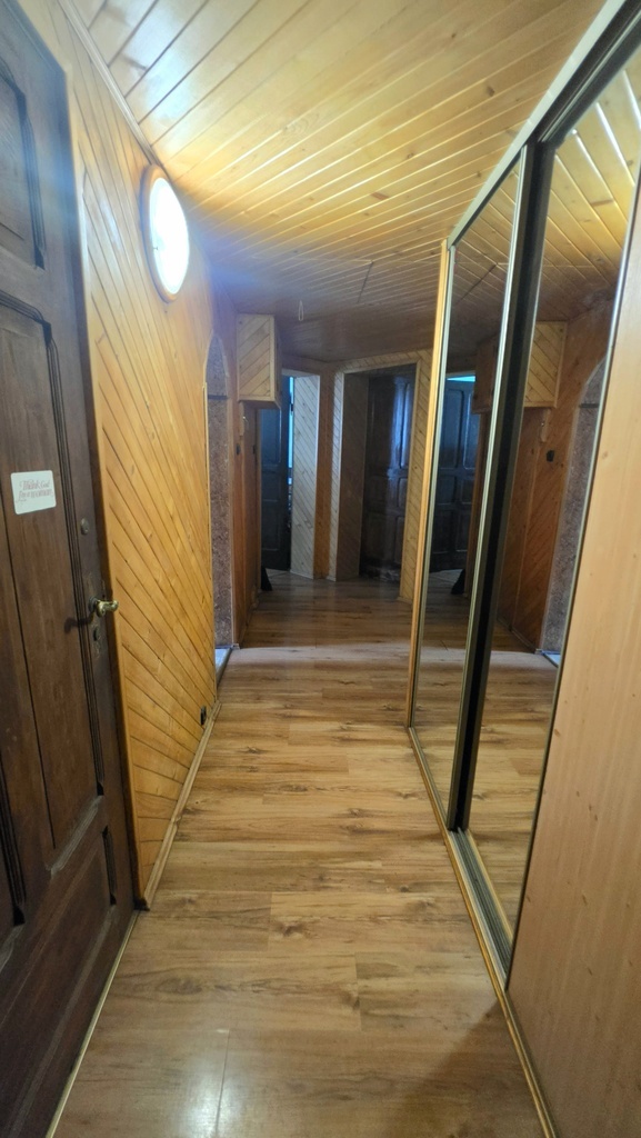 Wyjątkowe, 5-pokojowe mieszkanie w przedwojennej kamienicy, balkon. (19)