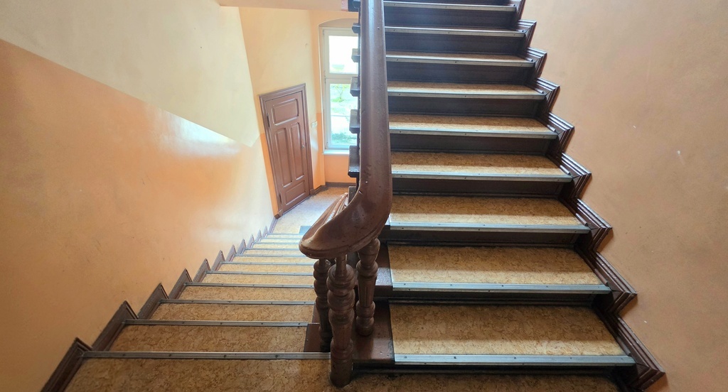 Wyjątkowe, 5-pokojowe mieszkanie w przedwojennej kamienicy, balkon. (20)