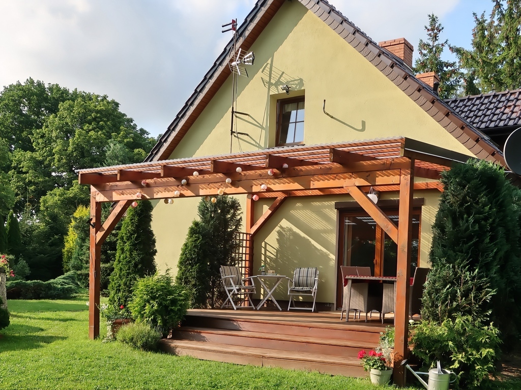 Dom z cegły plus 2 domki, 4700 m2 działka, 8 km od Bałtyku (3)