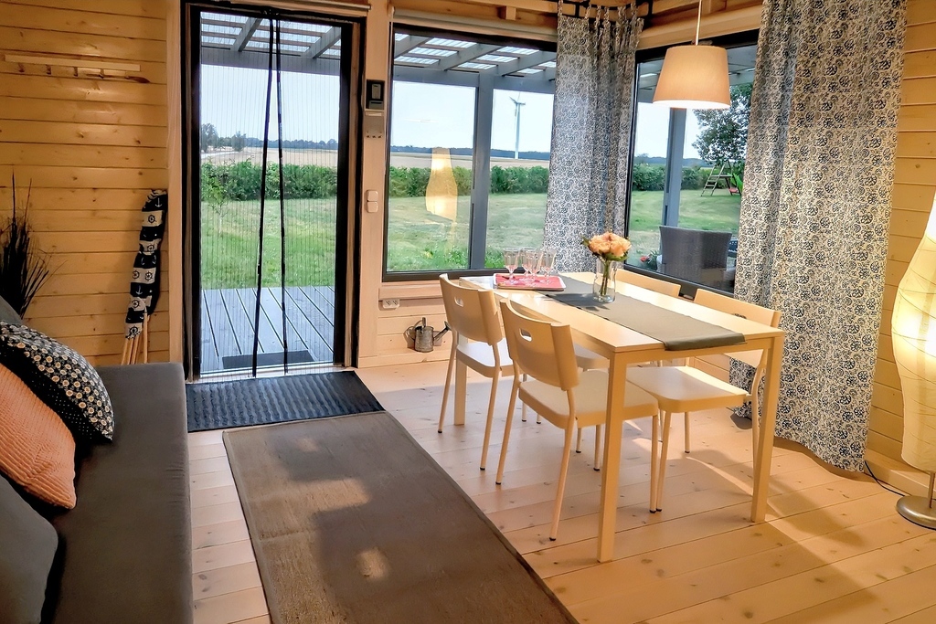 Dom z cegły plus 2 domki, 4700 m2 działka, 8 km od Bałtyku (18)