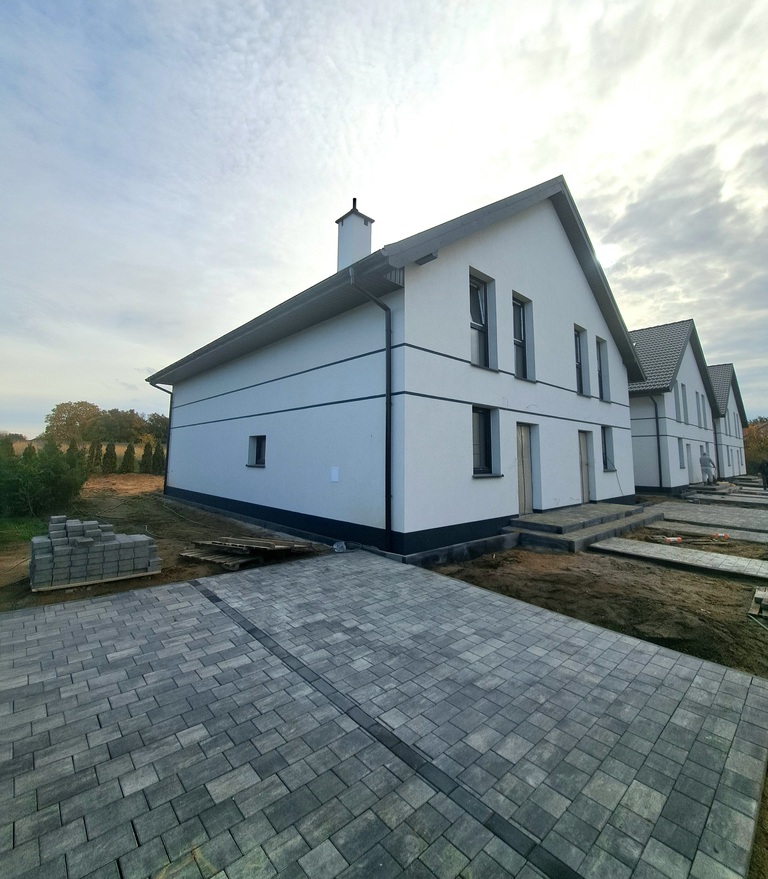 Komfortowy bliźniak w Dołujach (1)