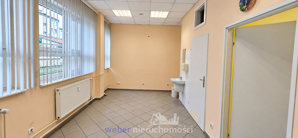 Lokal na parterze przy szpitalu (2)