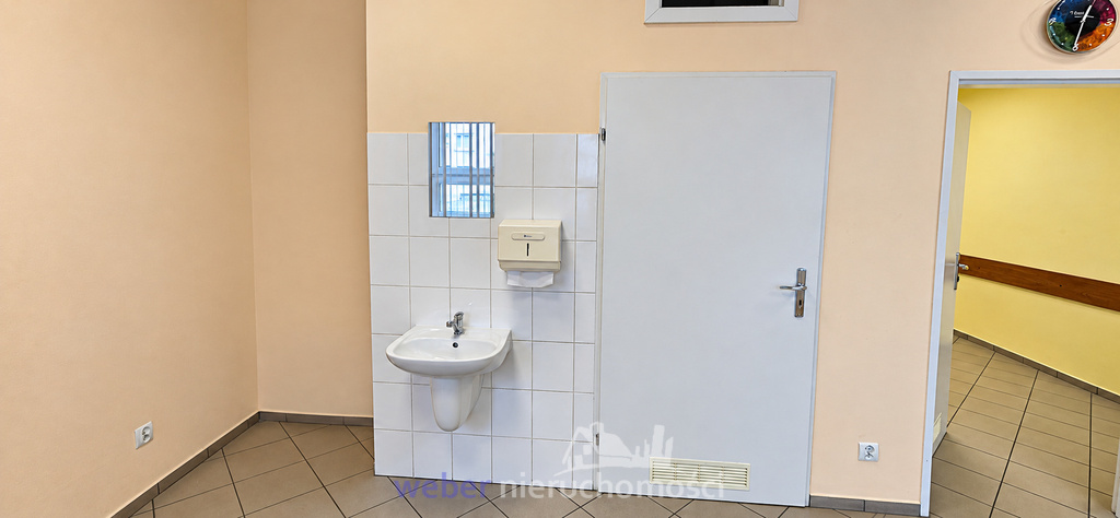 Lokal na parterze przy szpitalu (5)