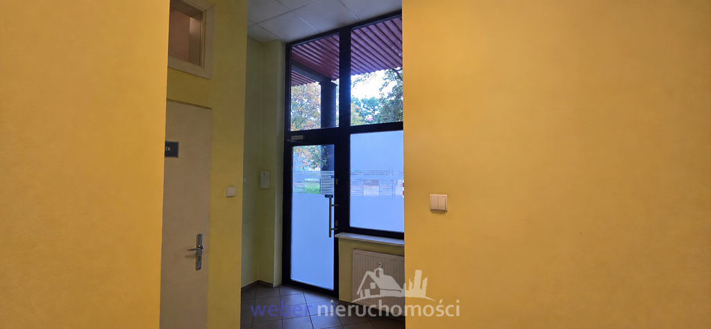 Lokal na parterze przy szpitalu (6)