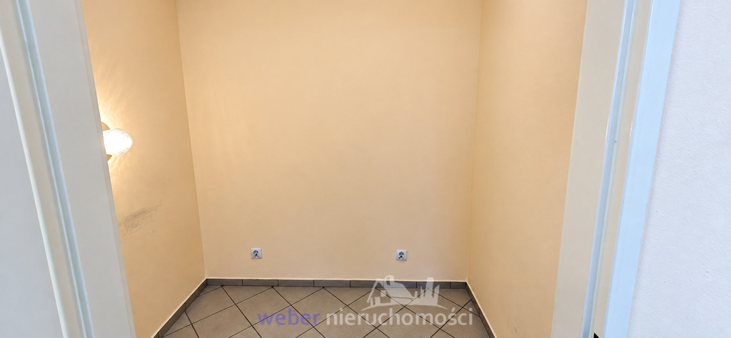 Lokal na parterze przy szpitalu (10)