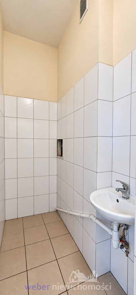 Lokal na parterze przy szpitalu (12)